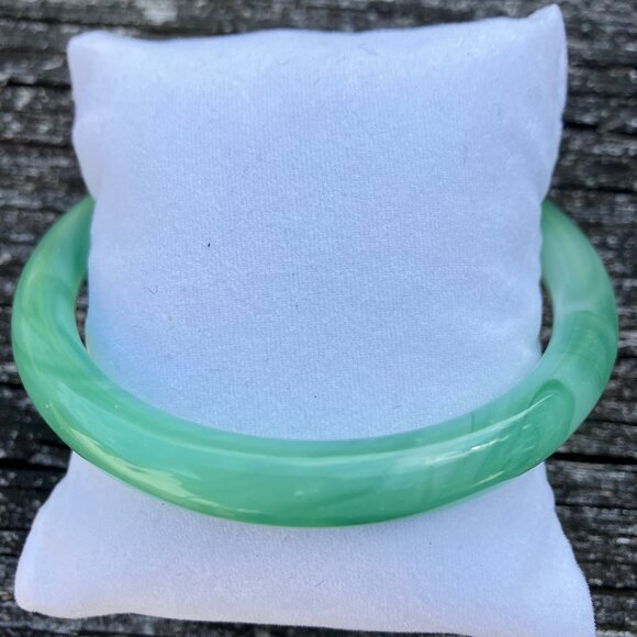 Vintage Small Jade Bangle Bracelet - Picture 1 of 13